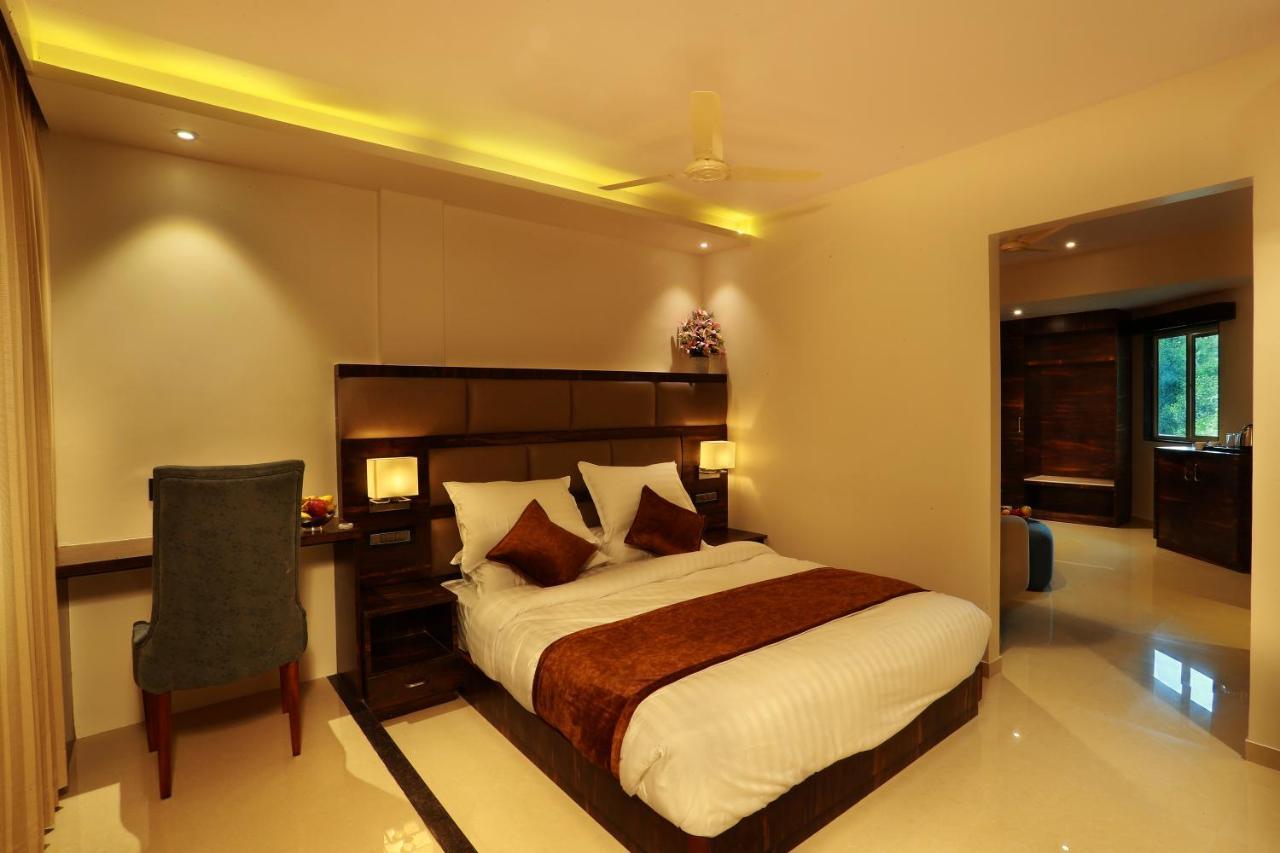 Aura One Hotel Kochi Exteriör bild