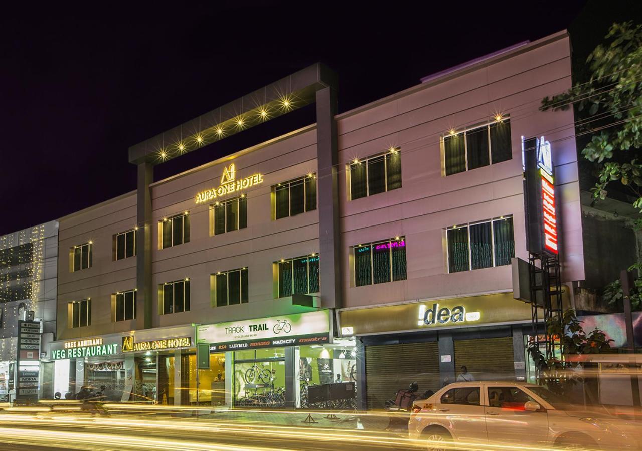 Aura One Hotel Kochi Exteriör bild