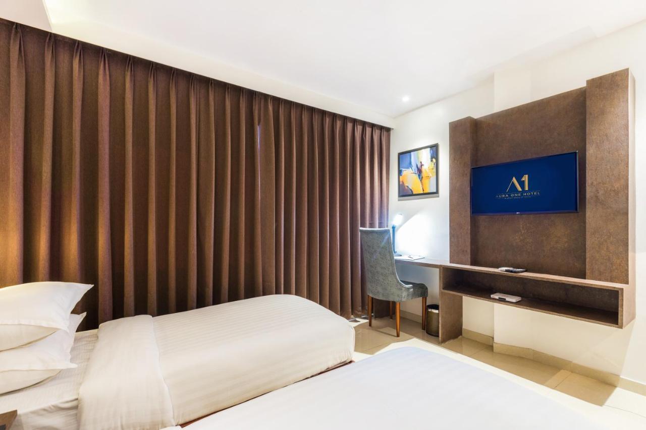 Aura One Hotel Kochi Exteriör bild